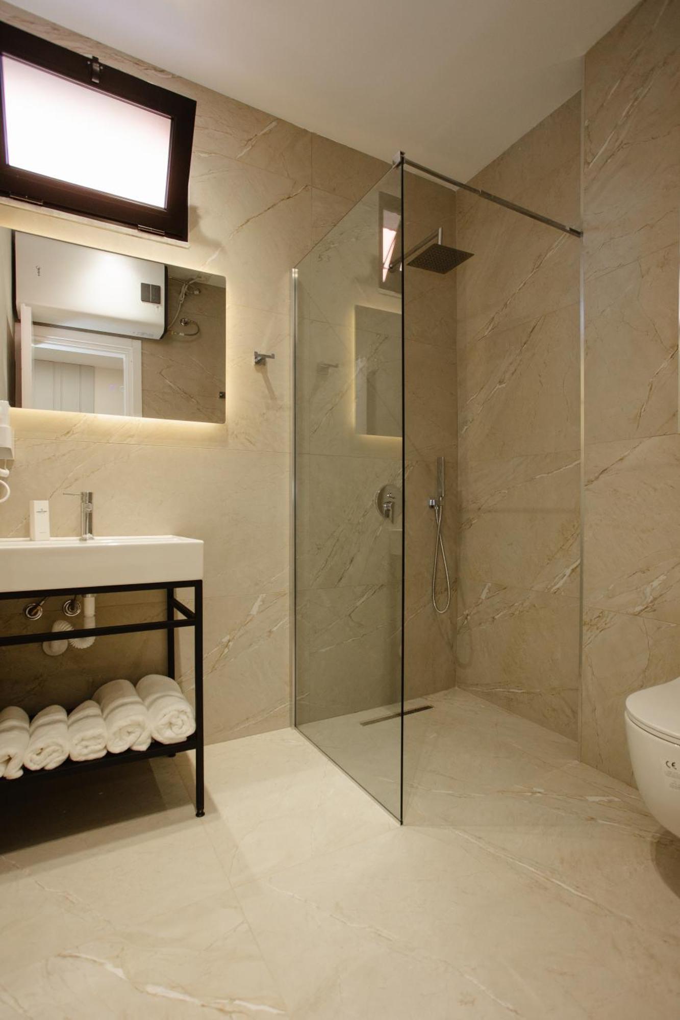 Downtown Hotel Shkoder Ngoại thất bức ảnh