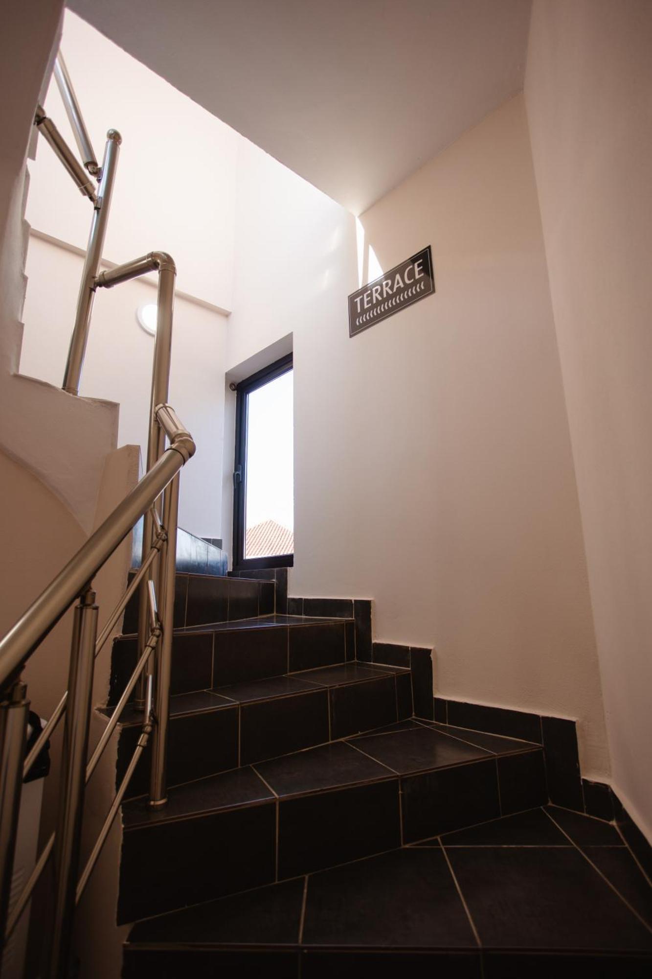 Downtown Hotel Shkoder Ngoại thất bức ảnh