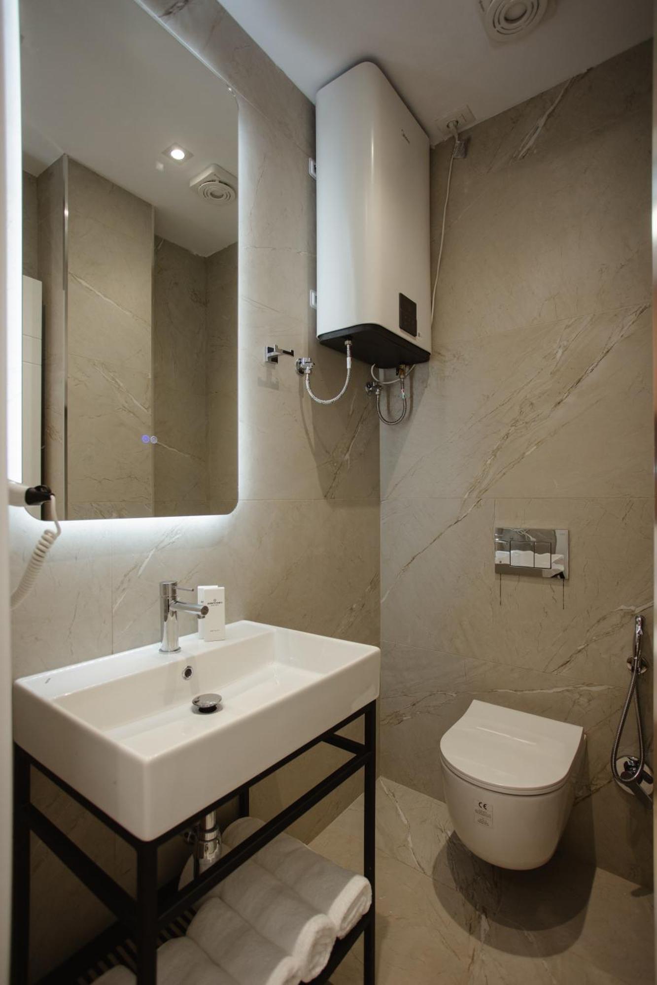 Downtown Hotel Shkoder Ngoại thất bức ảnh