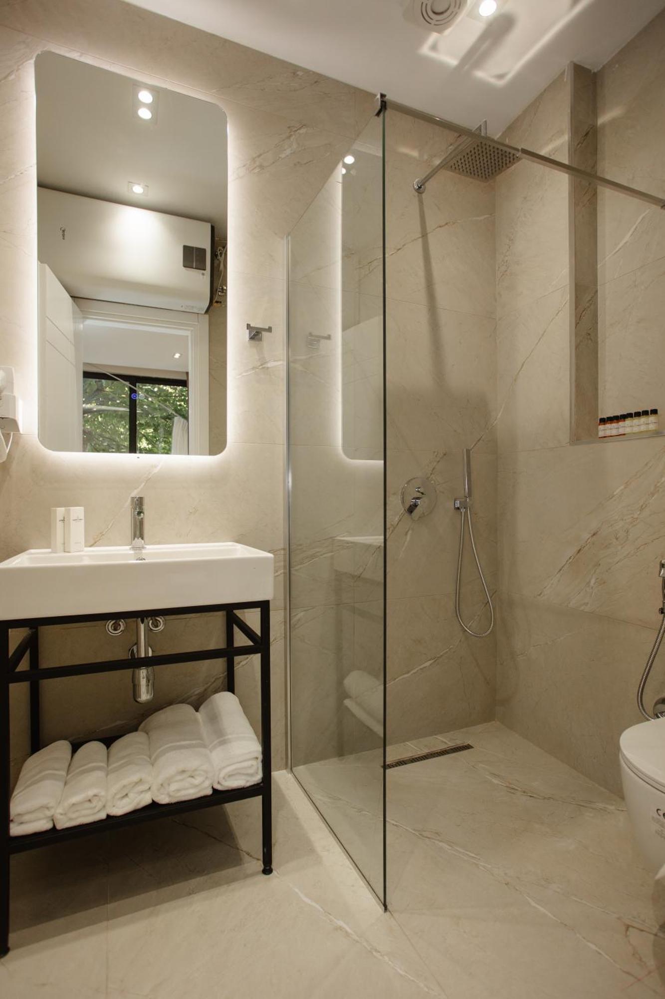 Downtown Hotel Shkoder Ngoại thất bức ảnh